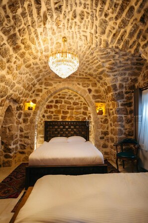 Historic Stone Room Deluxe Oda | Setrika/meja setrika, Wi-Fi gratis, dan seprai linen