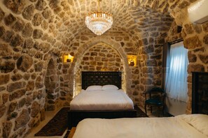 Historic Stone Room Deluxe Oda