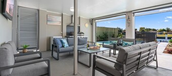 Seanna Blue: Relax & Indulge on the canal