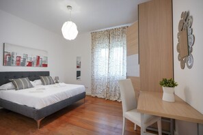 3 chambres, fer et planche à repasser, Wi-Fi, draps fournis