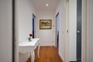 Interior - The Kites Apartment - Steps from the Station (Bari)