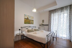 3 chambres, fer et planche à repasser, Wi-Fi, draps fournis