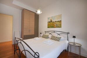 3 chambres, fer et planche à repasser, Wi-Fi, draps fournis