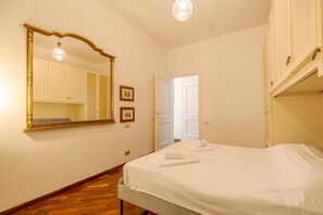 2 bedrooms, iron/ironing board, bed sheets