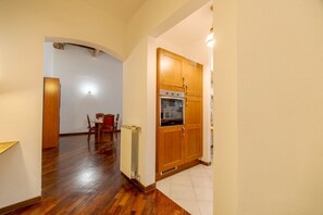 Dining - GuestHost - Nice 114 sqm apartment, perfect for 6 people, located on the third floor of a period building from the 1400s with lift (two steps to access it). The accommodation is located in the heart of the historic center: 450 meters from the San Lorenzo (Genova)