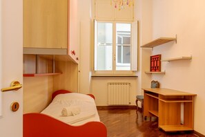 2 Schlafzimmer, Bügeleisen/Bügelbrett, Bettwäsche