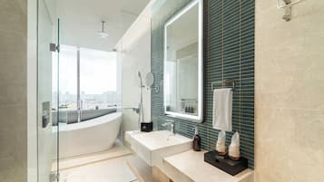 Premier Suite, 2 Bedrooms | Bathroom | Free toiletries, hair dryer, bathrobes, slippers