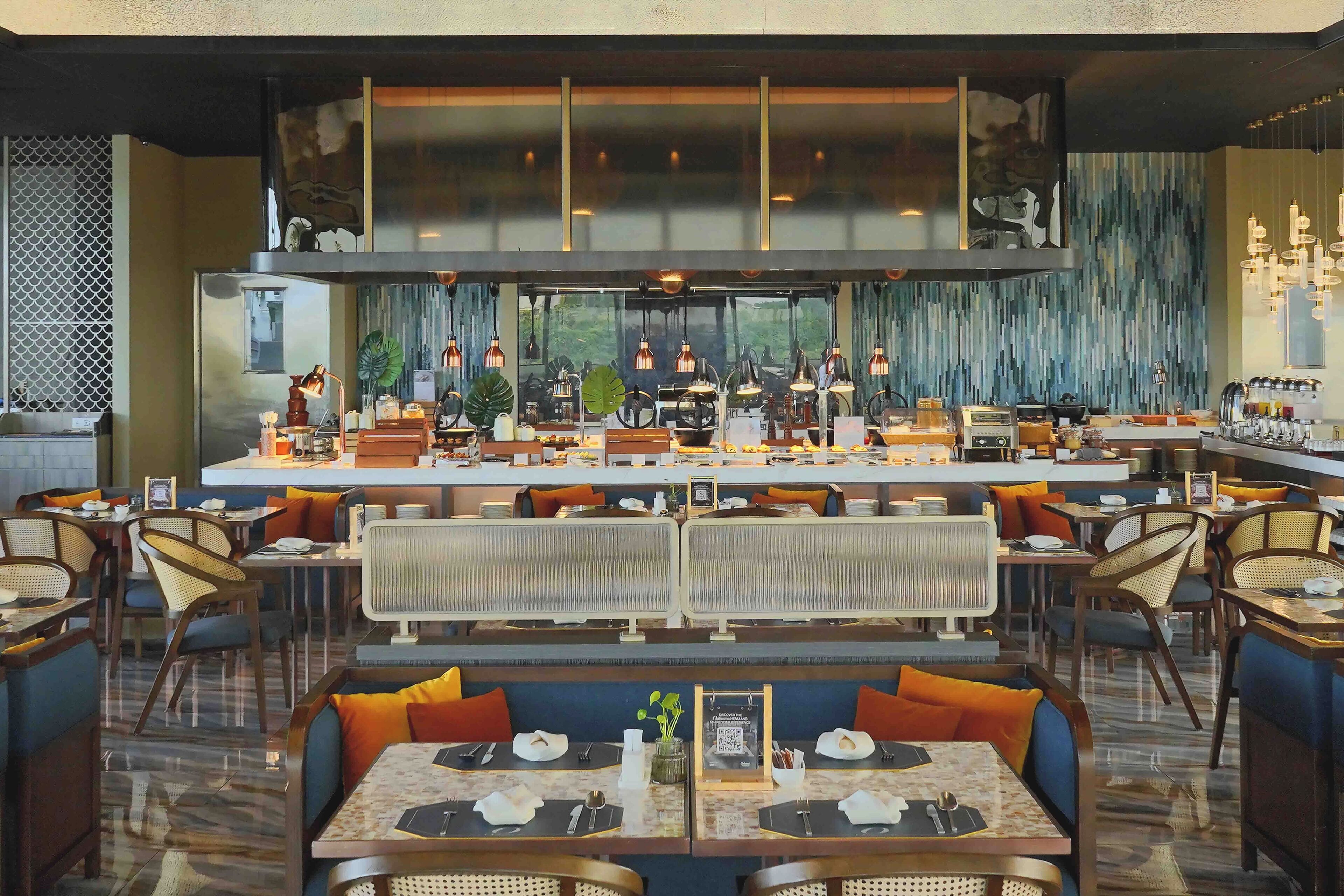 供应早餐，泳池景观