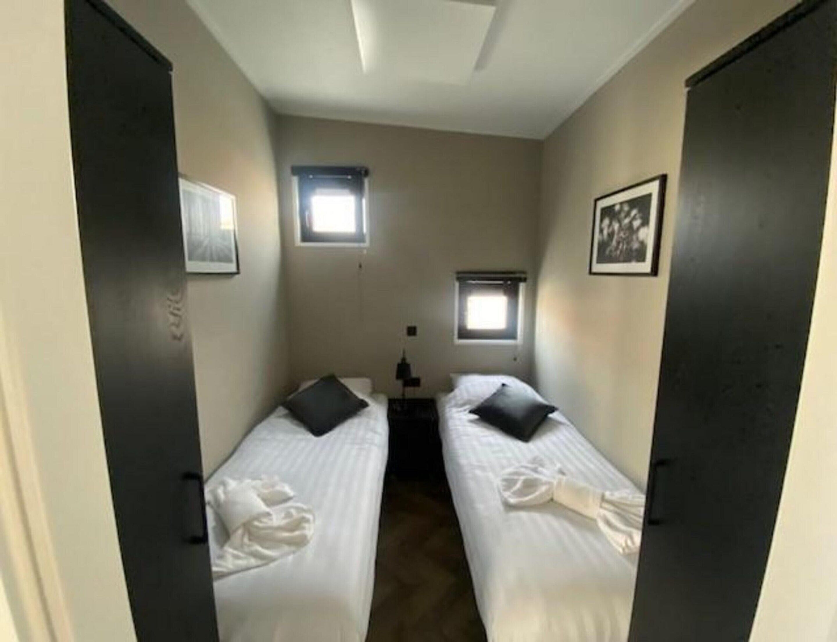 Chalet | 2 bedrooms, individually furnished, bed sheets
