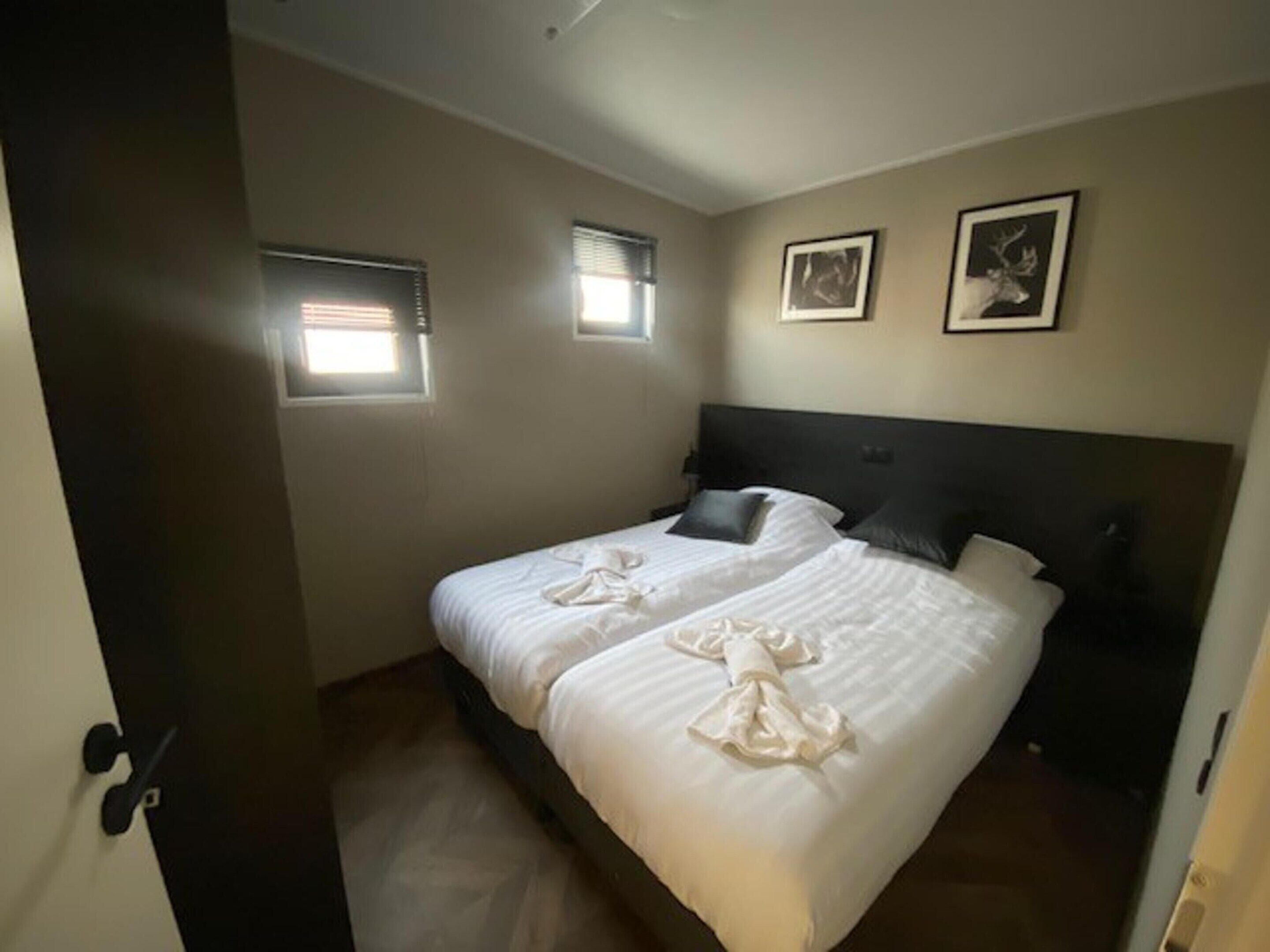 Chalet | 2 kamar tidur dan dilengkapi dengan perabotan berbeda-beda