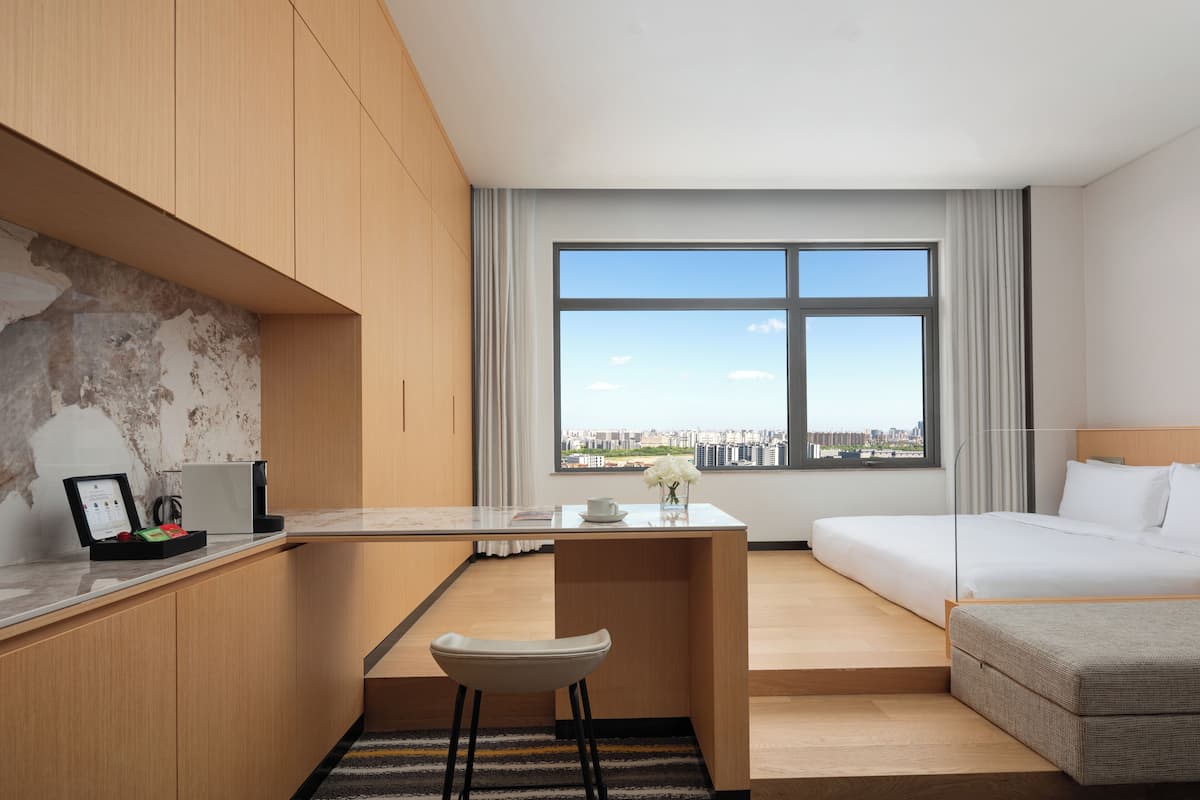 Cubrecamas, minibar, wifi gratis y ropa de cama