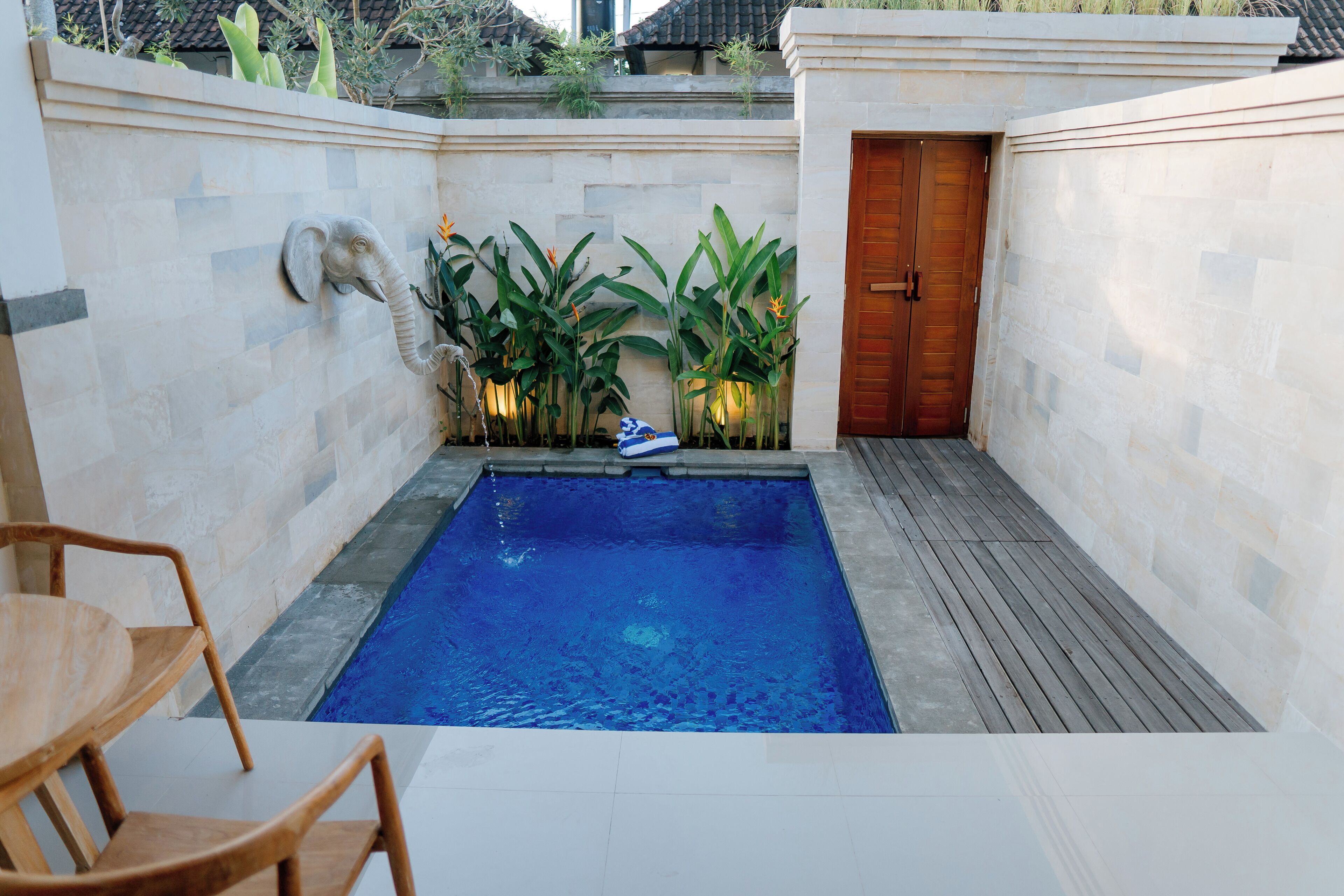 Kahden hengen huone, yksityinen uima-allas | Työpöytä, kannettavalle tietokoneelle sopiva työtila, ilmainen Wi-Fi