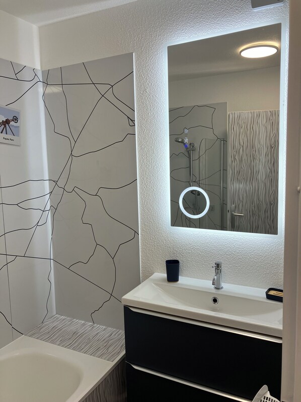 Toallas y papel de baño 