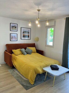 1 chambre, fer et planche à repasser, accès au Wi-Fi (inclus)