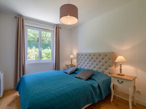 4 عدّة غرف نوم ومكواة/لوح كي وواي فاي