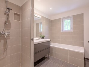 Hair dryer, towels - Riviera by Interhome (Sainte Maxime)