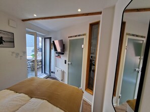 1 Schlafzimmer, Reisekinderbett, kostenloses WLAN, Bettwäsche