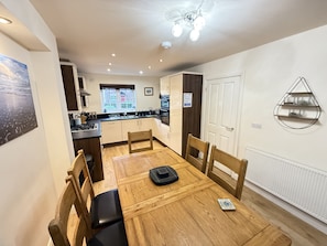 Dining - Stunning Coastal Cottage - Sleeping 6 in 3 Bedrooms - Pool and Beach Access Included. (Filey)