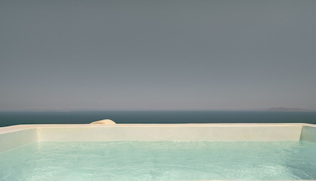 Superior Double or Twin Room, Hot Tub, Sea View | Private spa tub