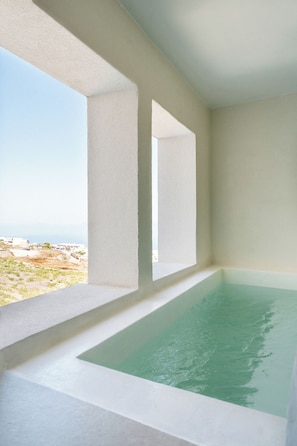 Junior Suite with Sea View and Indoor Hot tub | Private spa tub