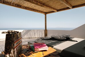 Superior kamer, 1 twee- of 2 eenpersoonsbedden, bubbelbad, uitzicht op zee | Uitzicht op strand/zee