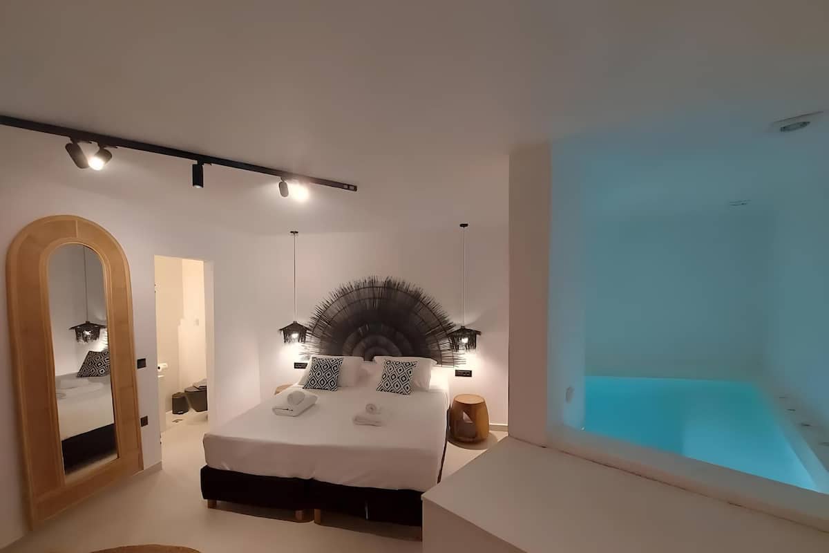 Cave Suite Ensuite Hot Tub | Seprai katun Mesir, seprai premium, busa memori, dan brankas
