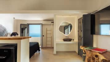 Habitación Premium con 1 cama matrimonial o 2 individuales, hidromasaje, vista al mar | Sábanas de algodón egipcio y ropa de cama de alta calidad