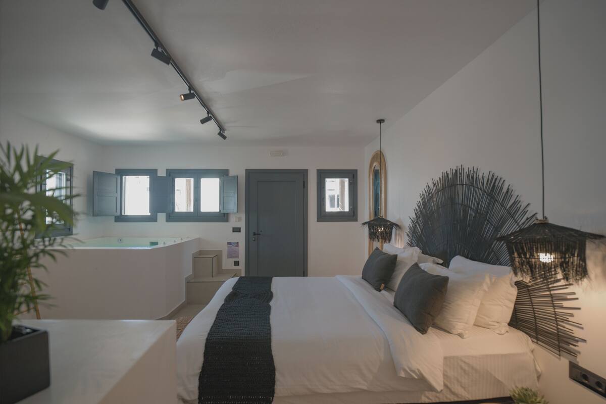 Standard Suite with Indoor Hot tub | Egyptian cotton sheets, premium bedding, memory foam beds, in-room safe