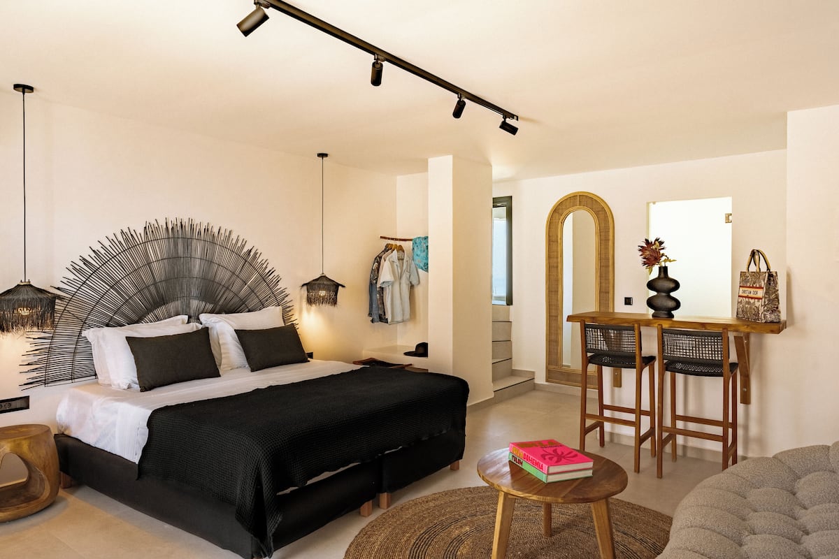 Junior Suite with Sea View and Indoor Hot tub | Cadar kapas Mesir, peralatan tempat tidur premium, busa memori 