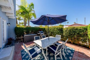Outdoor dining - Beautiful Beachside Bliss (San Diego)