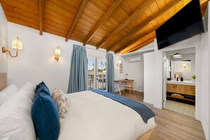 2 bedrooms, iron/ironing board, travel cot, WiFi - Beautiful Beachside Bliss (San Diego)