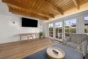 Televisión, oficina