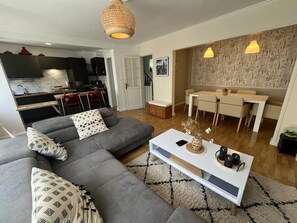 TV - La Parisienne - Charmante Maison de Ville, Idéalement Située (Boulogne sur mer)