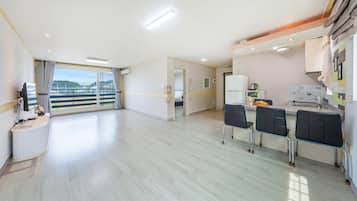 Basic Room, 1 Bedroom (orange) | 1 bedroom, free WiFi