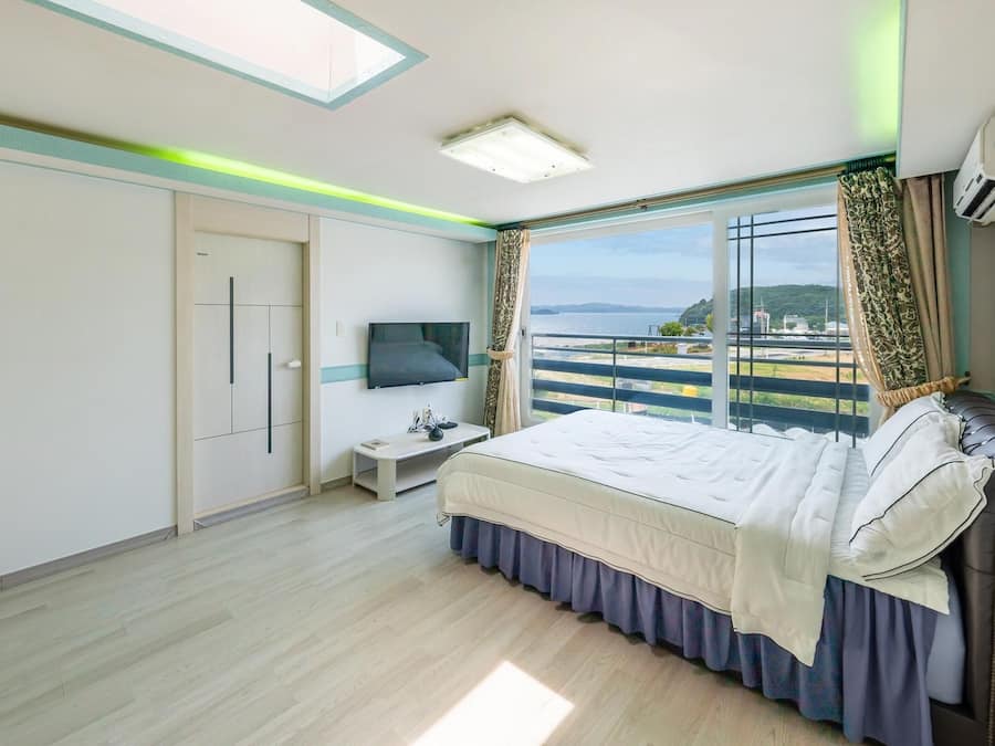 Basic Room, 1 Bedroom (melon) | 1 bedroom, free WiFi