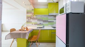 Basic Room, 1 Bedroom (cherry) | 1 bedroom, free WiFi