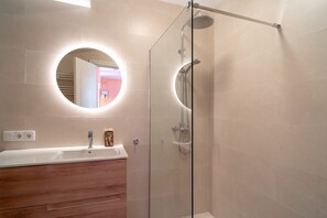 Unclassified image, 5 of 28, button