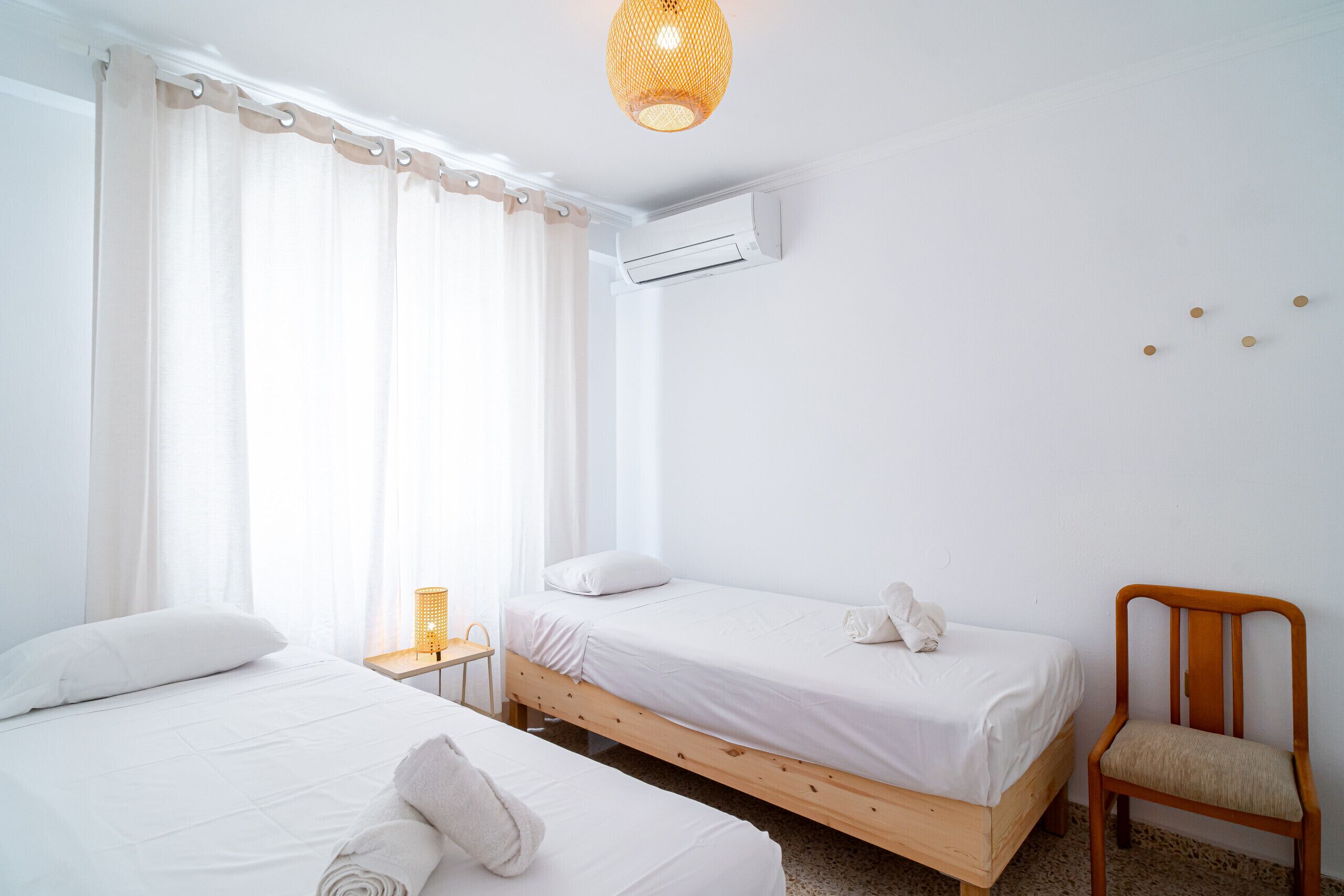 2 habitaciones, tabla de planchar con plancha y wifi gratis 