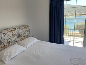 7 bedrooms, iron/ironing board, WiFi, bed sheets