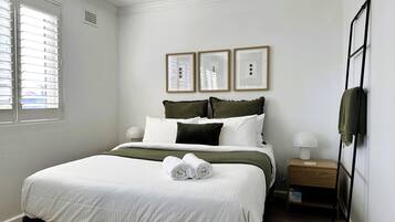 1 bedroom, desk, iron/ironing board, WiFi (free)