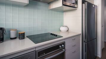 Coffee/tea maker, fridge, microwave, oven