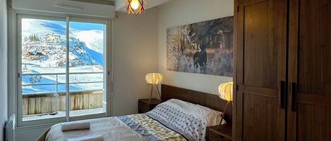 1 bedroom, iron/ironing board