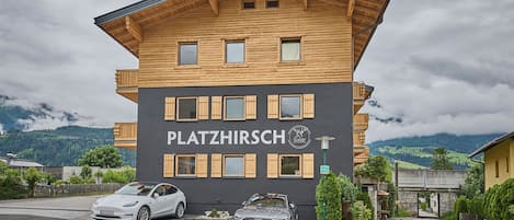 ด้านหน้าที่พัก