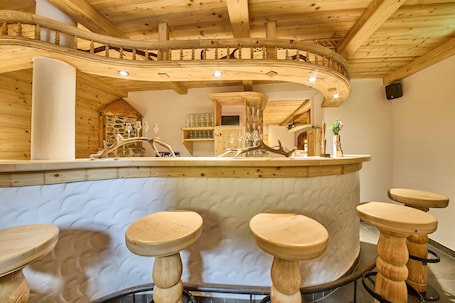 Restaurant. Platzhirsch Rooms - B&B - SELF CHECK-IN