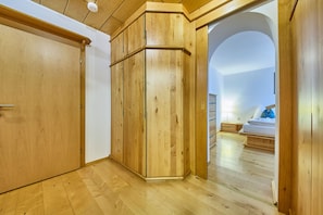 Decoración personalizada, muebles diferentes y wifi gratis