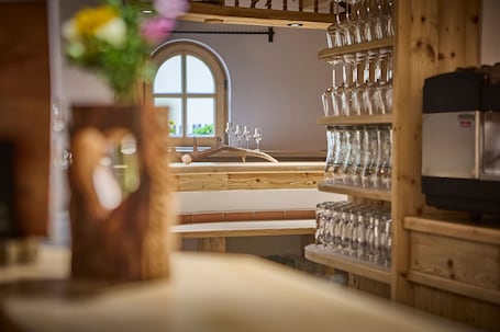 Restaurant. Platzhirsch Rooms - B&B - SELF CHECK-IN