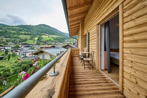 Comfort Triple Room, 1 Bedroom, Air conditioning, Mountain View | Balcony view - Platzhirsch Rooms - B&B - SELF CHECK-IN (Piesendorf)