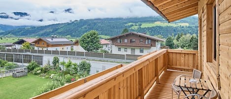 Classic trippelrum - balkong - utsikt mot bergen | Terrass/Patio