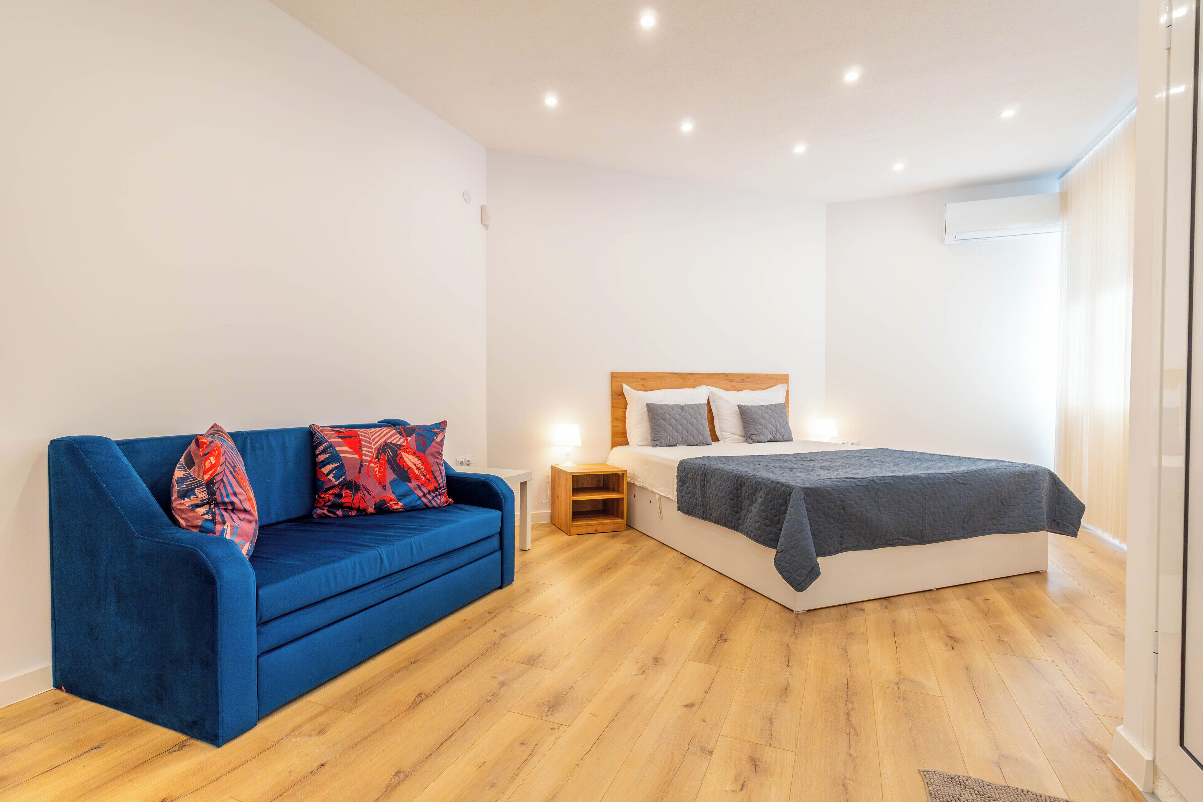 8 chambres, fer et planche à repasser, Wi-Fi, draps fournis