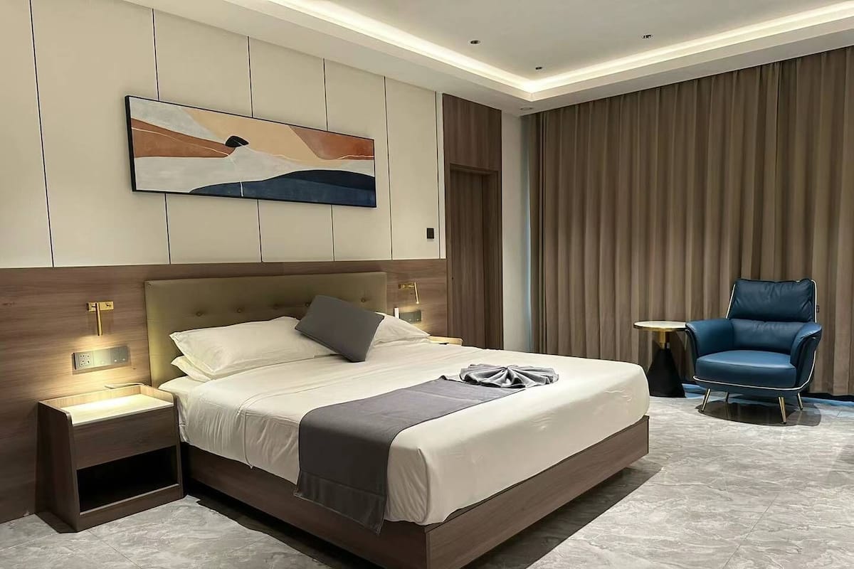1 bedroom, premium bedding, pillow-top beds, minibar